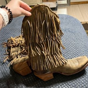 Women’s boots size 9
